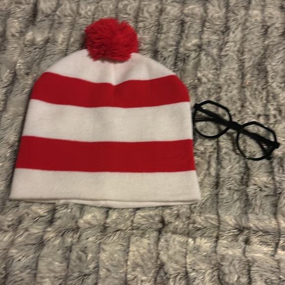 Where’s Waldo set (t-shirt, hat, glasses) - Picture 3 of 3